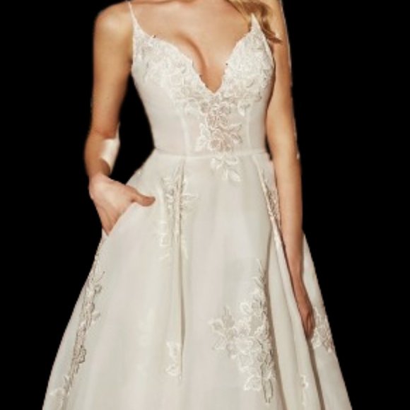 Dress - Picture 3 of 11